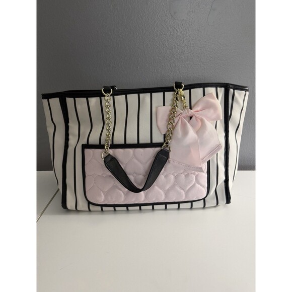Betsey Johnson White/Black Stripe W/ Pink Quilted Hearts/Bow large Tote Bag - Picture 2 of 11